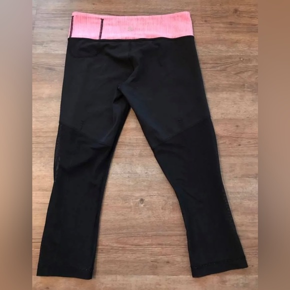 Lululemon Breathe Easy Crop Mesh / we are From Space size 6 - Picture 3 of 6